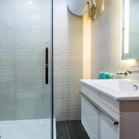 Sh5a-qawra Prime Location 2 Bedroom Apartment *